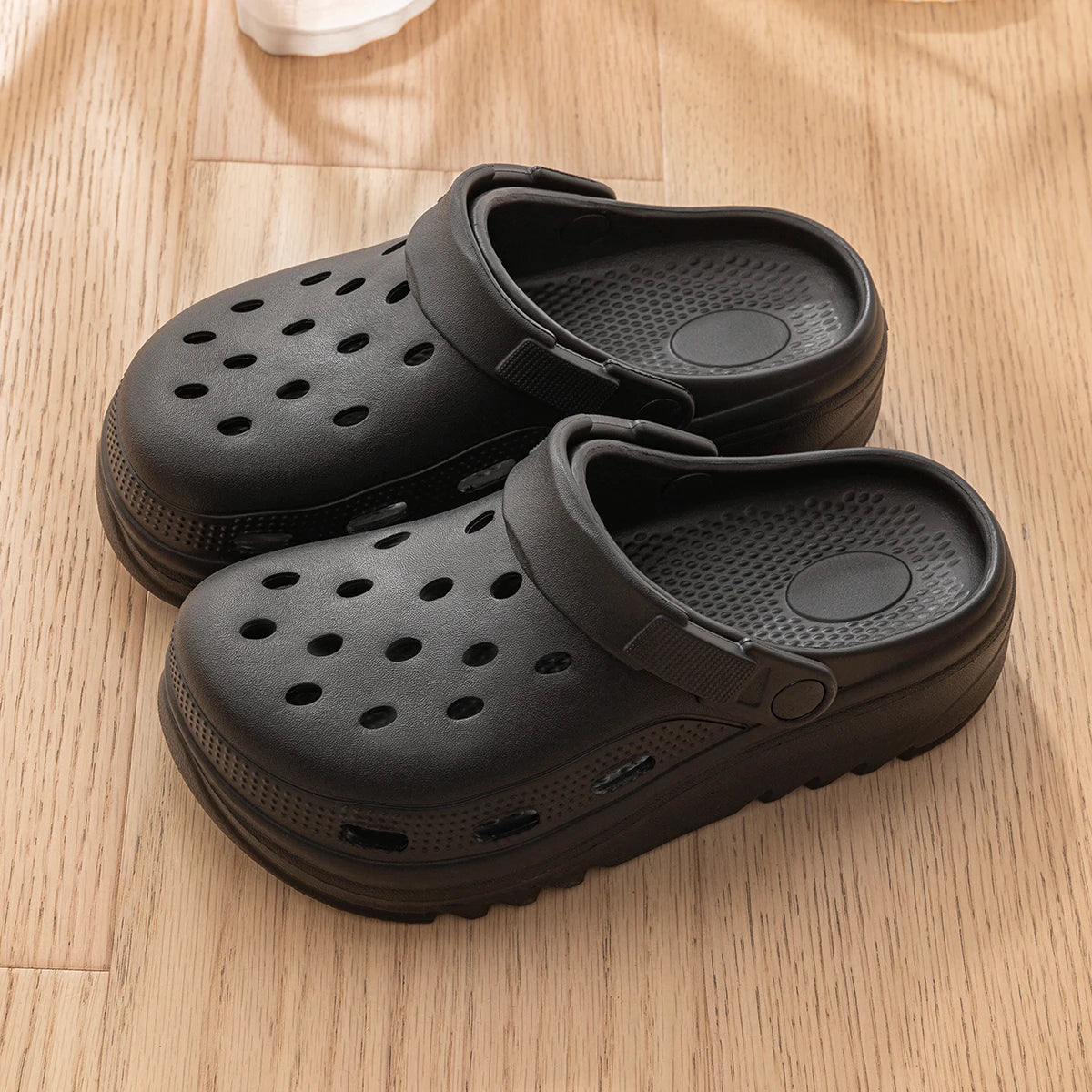 Unisex Closed-Toe Hole Shoes – Non-Slip Thick Soft Sole Beach Sandals