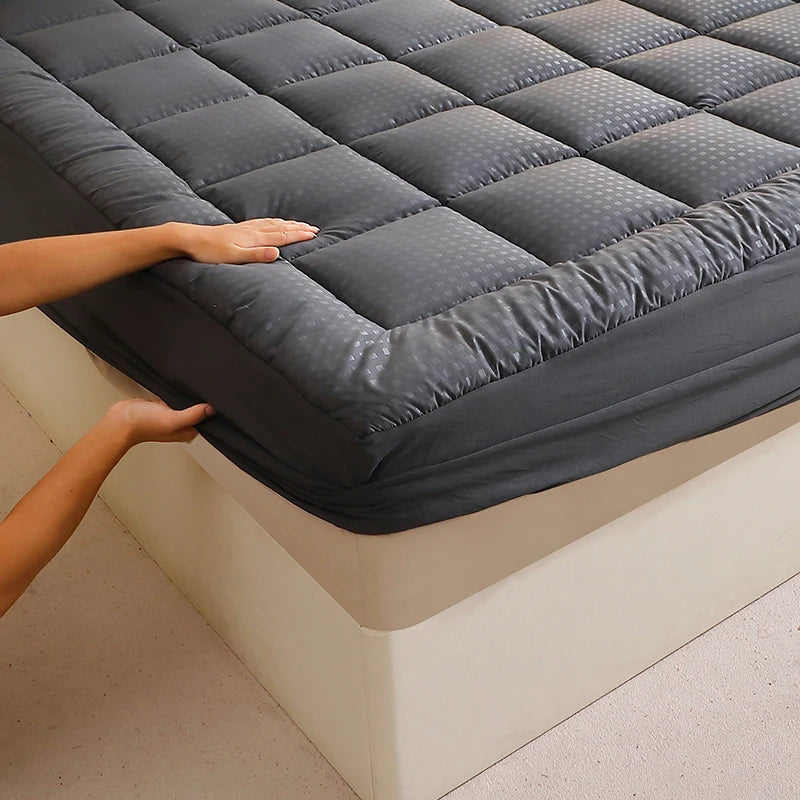 360GSM Quilted Mattress Topper & Protector Cover – Anti-Pull, 15–17" Deep Pocket, Twin to King, 2 Colors